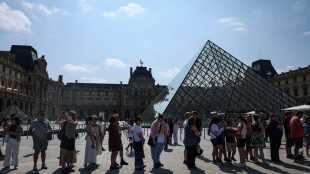 Proteste in Francia, manifestanti bloccano l'accesso al Louvre