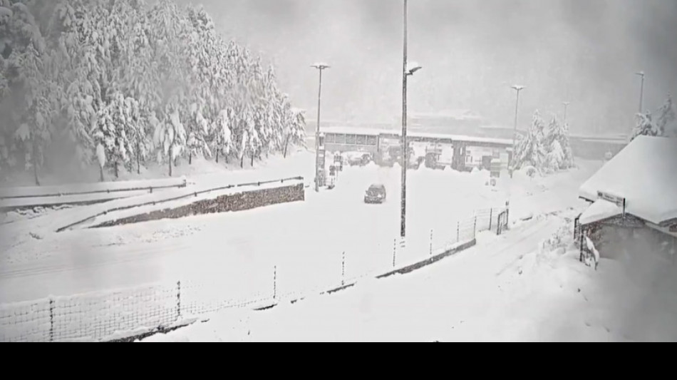 Riaperto alle auto il Frejus, ferrovia chiusa fino a domani