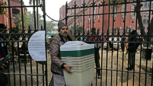 Le Pakistan vote pour des &eacute;lections contest&eacute;es et sous haute s&eacute;curit&eacute;