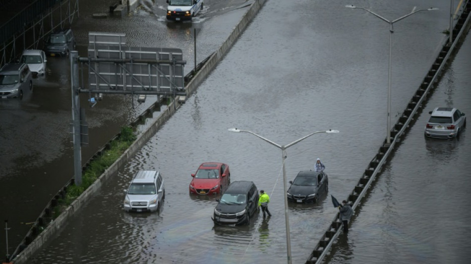New York inond&eacute;e et en partie paralys&eacute;e par des pluies torrentielles