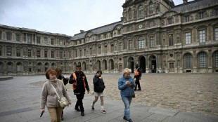 Louvre fecha galeria ao p&uacute;blico por 'fragilidade' no edif&iacute;cio, anuncia o museu