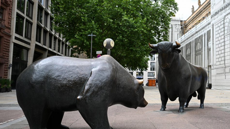 Borsa: Europa debole in chiusura, Parigi -0,66%, Londra -0,28%