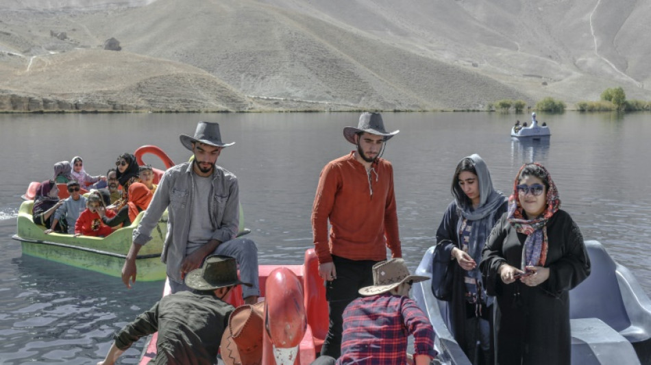 Oeneg&eacute;s critican decisi&oacute;n "cruel" de talibanes de prohibir a las afganas el acceso a un parque nacional