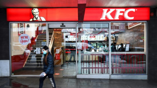 Fastfood-Kette KFC legt wegen Lieferproblemen statt Salat Wei&szlig;kohl in Burger