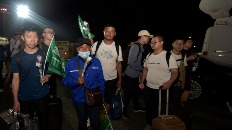 China env&iacute;a a la marina para evacuar a sus nacionales en Sud&aacute;n