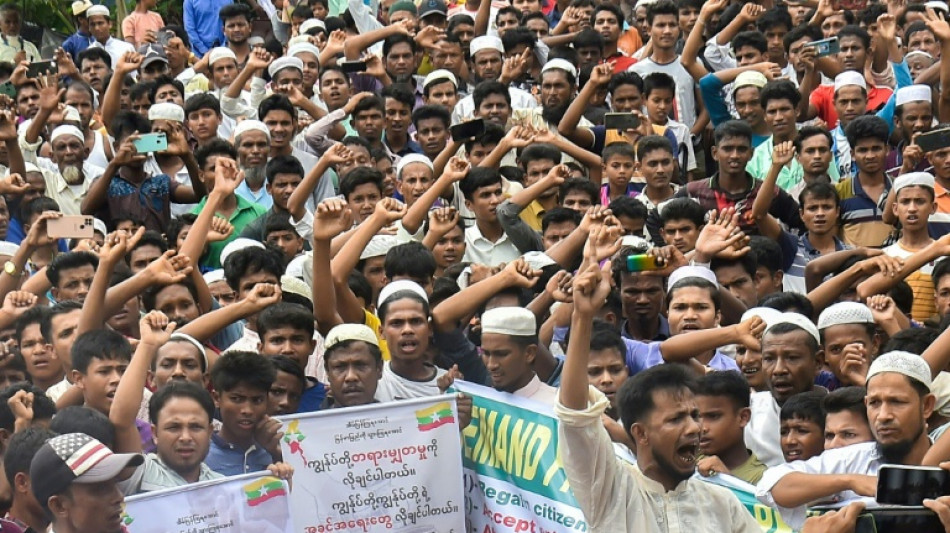 Des dizaines de milliers de r&eacute;fugi&eacute;s rohingya manifestent au Bangladesh