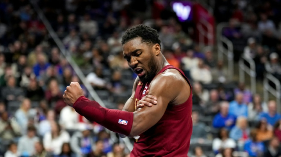 Mitchell magic as Cavs down Clippers to bag 60th win