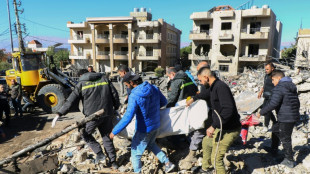 Apr&egrave;s une frappe au Liban, une secouriste cherche son p&egrave;re dans les d&eacute;combres