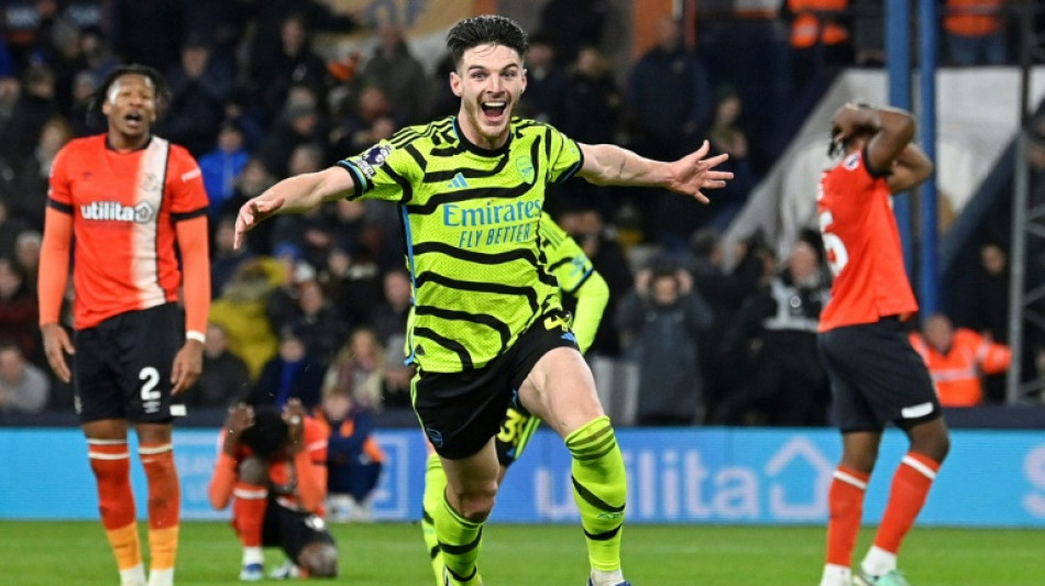 Arsenal vence Luton com gol nos acr&eacute;scimos e segue firme na lideran&ccedil;a do Ingl&ecirc;s