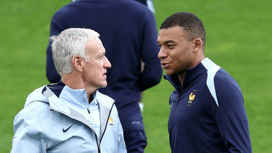 Deschamps diz que poupou Mbapp&eacute; 'para privilegiar interesse do jogador'