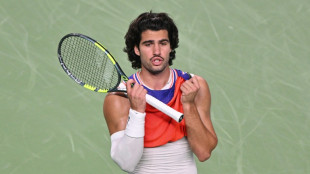 Alcaraz &eacute; eliminado em Xangai; Zverev garante terminar ano como n&uacute;mero 1 do mundo