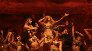 'N&atilde;o sintam medo, sintam orgulho', Karol G homenageia latinos no Coachella