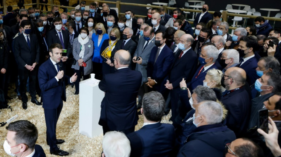 Macron vante la "souverainet&eacute;" au Salon de l'agriculture en pleine crise russo-ukrainienne