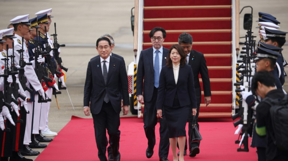 Primer ministro japon&eacute;s llega a Corea del Sur para cumbre hist&oacute;rica