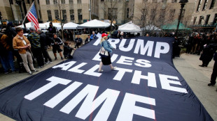 Duelo de protestas ante tribunales de Nueva York por comparecencia de Trump