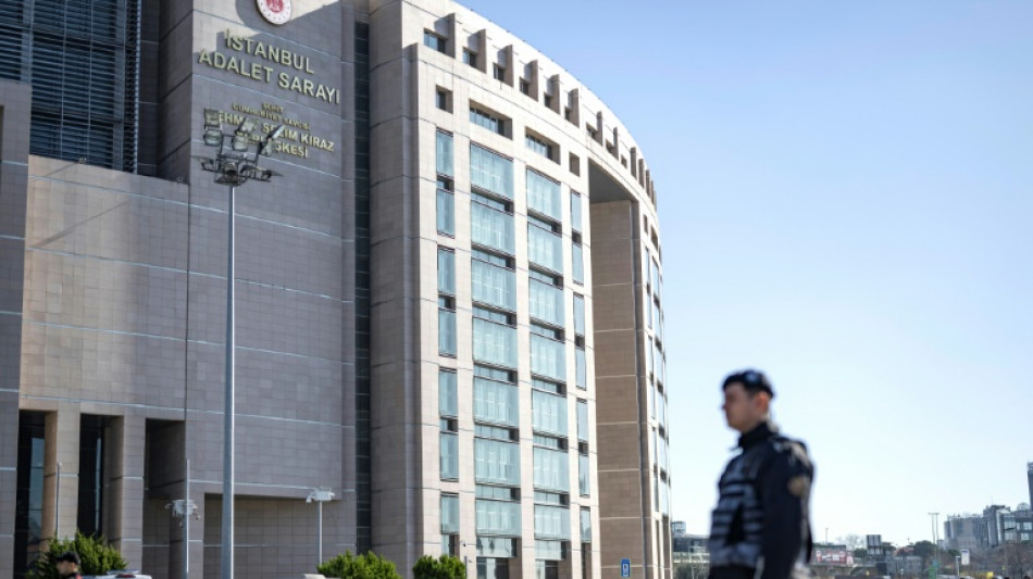 La polic&iacute;a turca mata a dos atacantes armados ante un tribunal de Estambul
