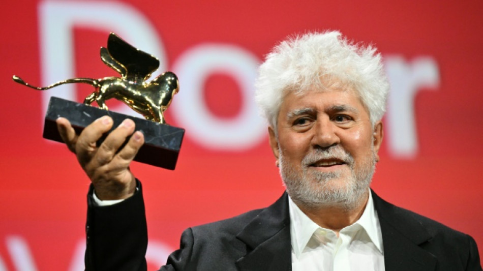 Pedro Almod&oacute;var gana el Le&oacute;n de Oro con su primer largometraje en ingl&eacute;s, "La habitaci&oacute;n de al lado"