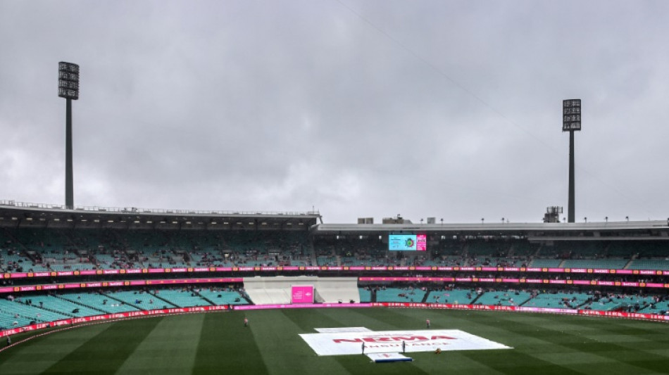 Rain prevents play up to lunch on day three of Sydney Test