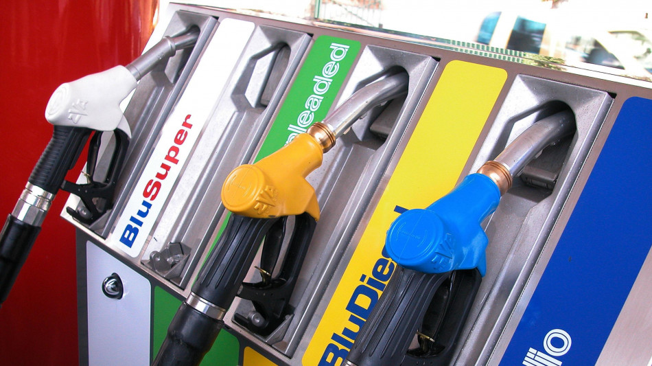 Antitrust, sanzione 936 milioni a sei compagnie petrolifere