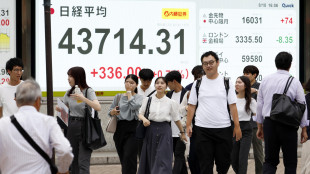 Borsa: a Tokyo chiusura poco variata (+0,05%)