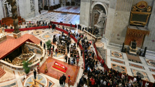 Más de 50.000 fieles visitan la capilla ardiente del papa Francisco