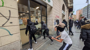 Scontri a Milano, per pm 'azioni distruttive di rara violenza'