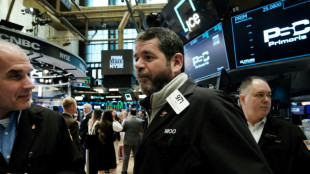 Wall Street sur la r&eacute;serve &agrave; l'ouverture avant des pourparlers sur la dette