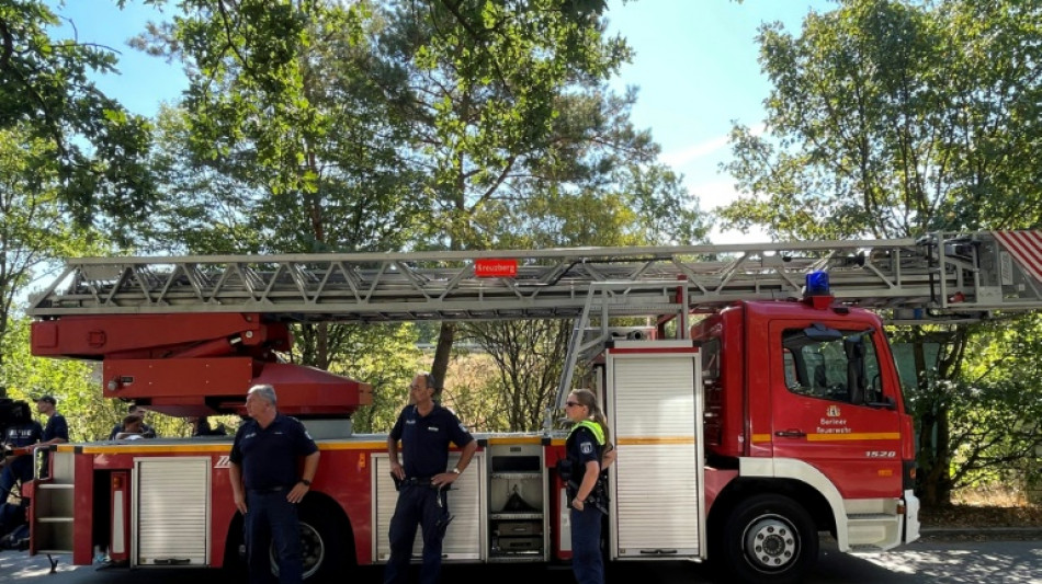 Feuerwehr zieht Kr&auml;fte von Brand in Berliner Grunewald ab
