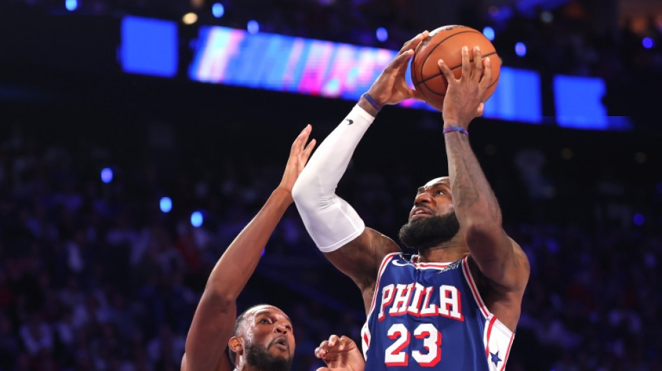 NBA: premi&egrave;re victoire de LeBron James &agrave; son nouveau domicile de Philadelphie