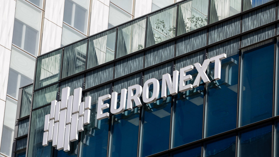 Borsa: Europa poco mossa, listini Usa deboli, Milano invariata