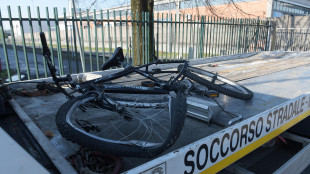 Muore 15enne investito in bici sulle strisce pedonali