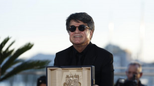 Jafar Panahi acclamato dai suoi sostenitori al ritorno a Teheran