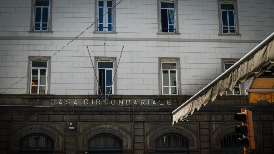 ++ Due detenuti evadono dal carcere di Napoli-Poggioreale ++