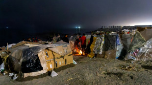 Pol&iacute;cia espanhola inicia transfer&ecirc;ncia de migrantes para o porto de Ceuta 