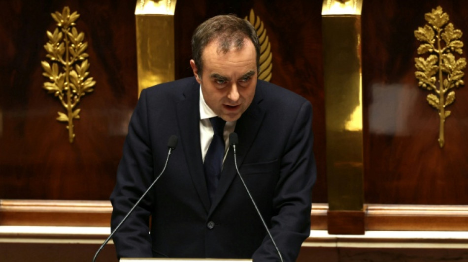 Primeiro-ministro da França sugere suspensão de reforma da previdência para sobreviver no cargo