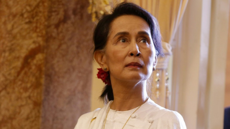 Birmanie: gr&acirc;ce partielle pour Aung San Suu Kyi, peine r&eacute;duite &agrave; 27 ans de prison