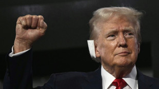 Culto a Trump ganha for&ccedil;a: 'salvo pela m&atilde;o de Deus'