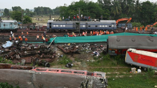 Servicio de trenes se reanuda en India 51 horas despu&eacute;s de mort&iacute;fero accidente