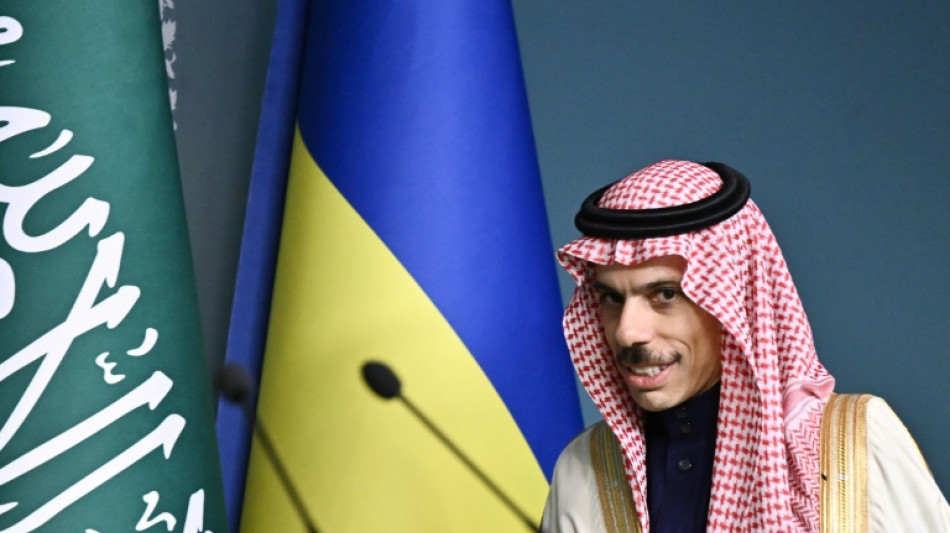 El jefe de la diplomacia saudita viaja a Siria en su primera visita desde el inicio de la guerra