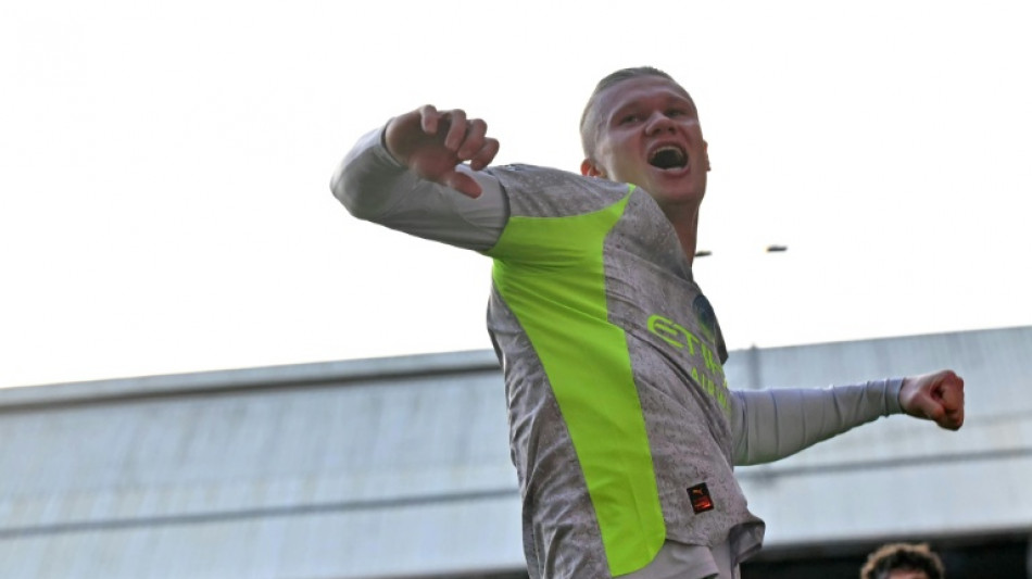 Man City smash Palace to fire title warning, Villa extend streak