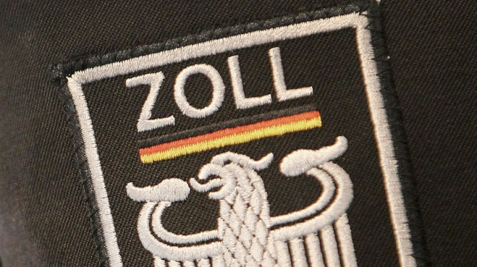 Z&ouml;llner entdecken Elefantenfu&szlig; in Postsendung