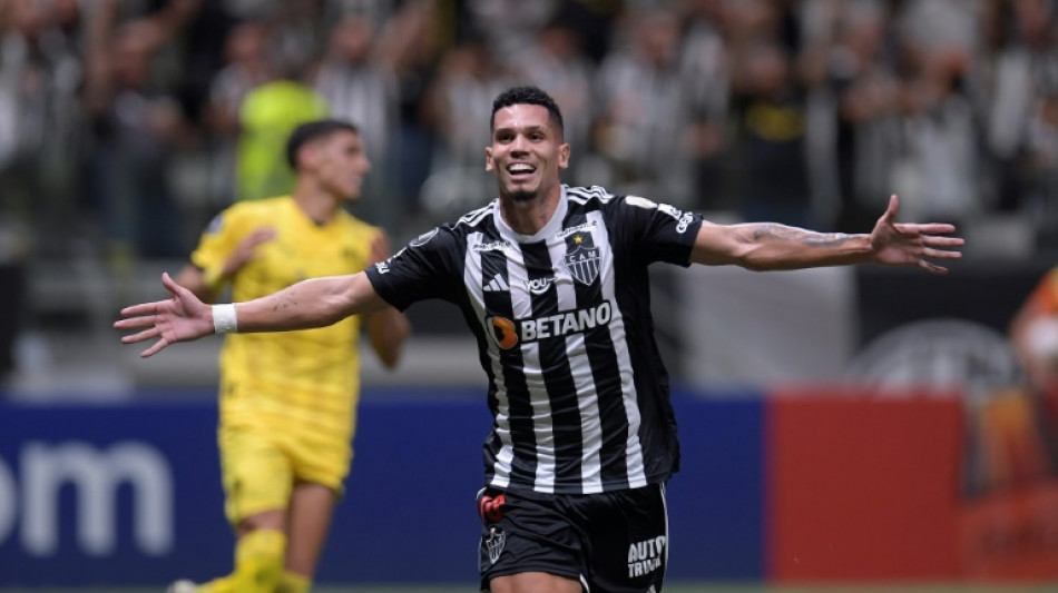 Atl&eacute;tico-MG sofre no fim mas vence Pe&ntilde;arol (3-2) e segue 100% na Libertadores