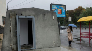 Ukraine: la municipalit&eacute; de Kiev installe son premier abri antia&eacute;rien dans la rue