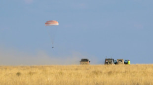 Aterrizan dos rusos y un estadounidense tras una misi&oacute;n de m&aacute;s de un a&ntilde;o en la ISS