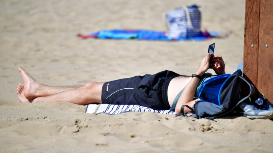 Umfrage: Sieben von zehn Erwerbst&auml;tigen im Sommerurlaub beruflich erreichbar