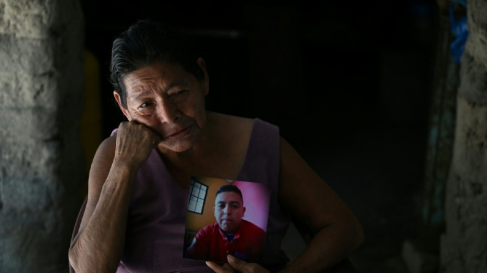 Salvador: l'angoisse des familles de prisonniers dont l'incarcération vient d'être prolongée