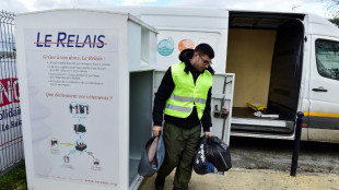 Textiles: des bornes de collecte ferment, la fili&egrave;re fran&ccedil;aise menac&eacute;e par l'Asie