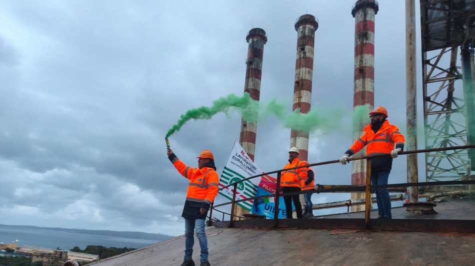 Otto giorni sul silo, appello operai Eurallumina anche al Mase