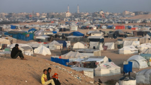 Israel mant&eacute;m bombardeios em Gaza, enquanto premi&ecirc; faz cirurgia neste domingo