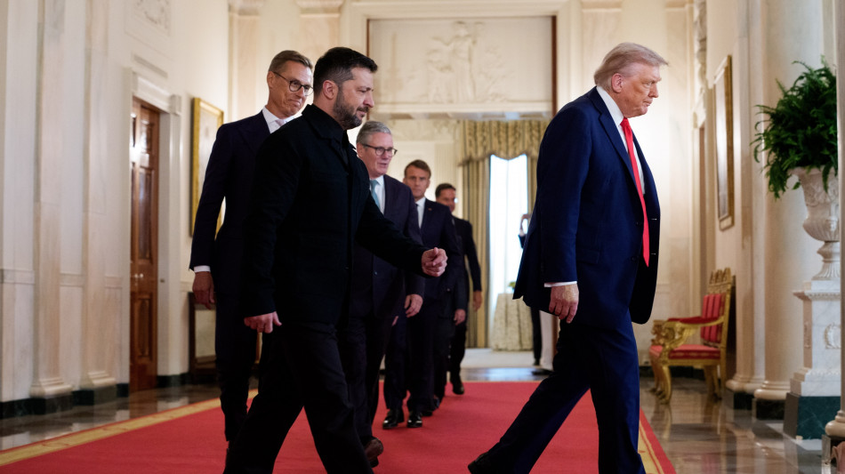 'Putin ha detto a Trump che &egrave; pronto a vedere Zelensky'